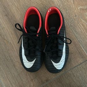 NIKE Mercurial boys soccer shoes. Size 12 C.